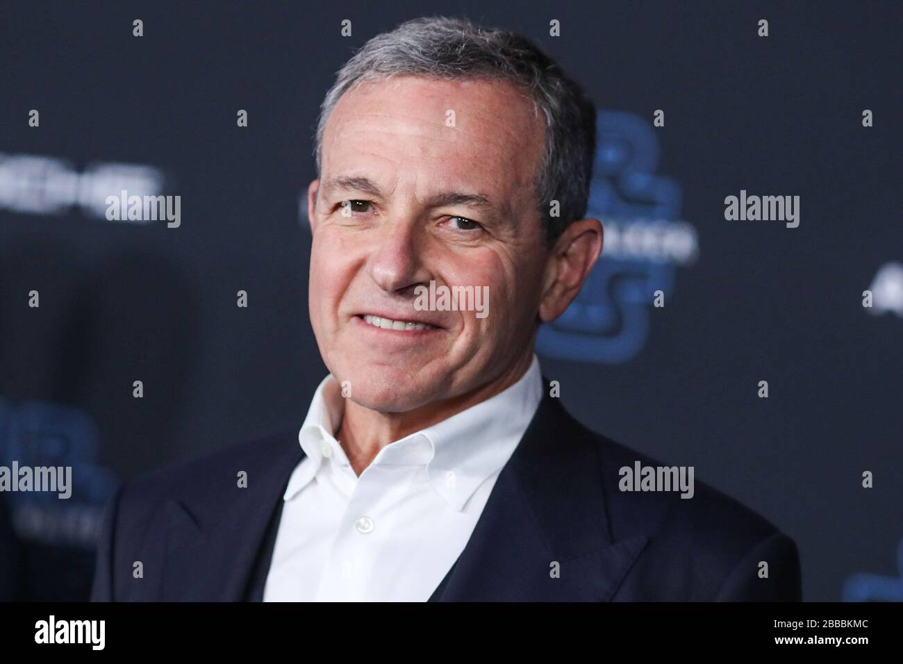 Hollywood, Vereinigte Staaten. März 2020. (AKTE) Bob Iger von Disney gibt sein gesamtes Gehalt während der Coronavirus COVID-19-Pandemie auf. HOLLYWOOD, LOS ANGELES, KALIFORNIEN, USA - 16. DEZEMBER: Executive Chairman und ehemaliger Chief Executive Officer der Walt Disney Company Bob Iger kommt zur Weltpremiere von Disneys 'Star Wars: Dezember 2019 im El Capitan Theatre in Hollywood, Los Angeles, Kalifornien, Vereinigte Staaten statt. (Foto von Xavier Collin/Image Press Agency) Credit: Image Press Agency/Alamy Live News Stockfoto