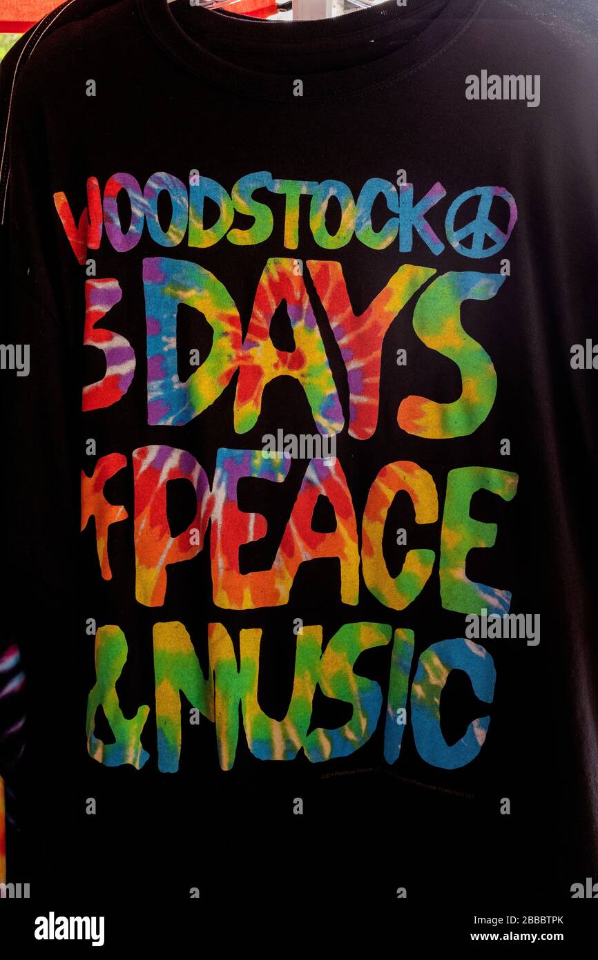 50 Jahre Woodstock (1969-2019): Waren werden in Bethel, New York verkauft und warten auf 'Woodstock 2019' Stockfoto