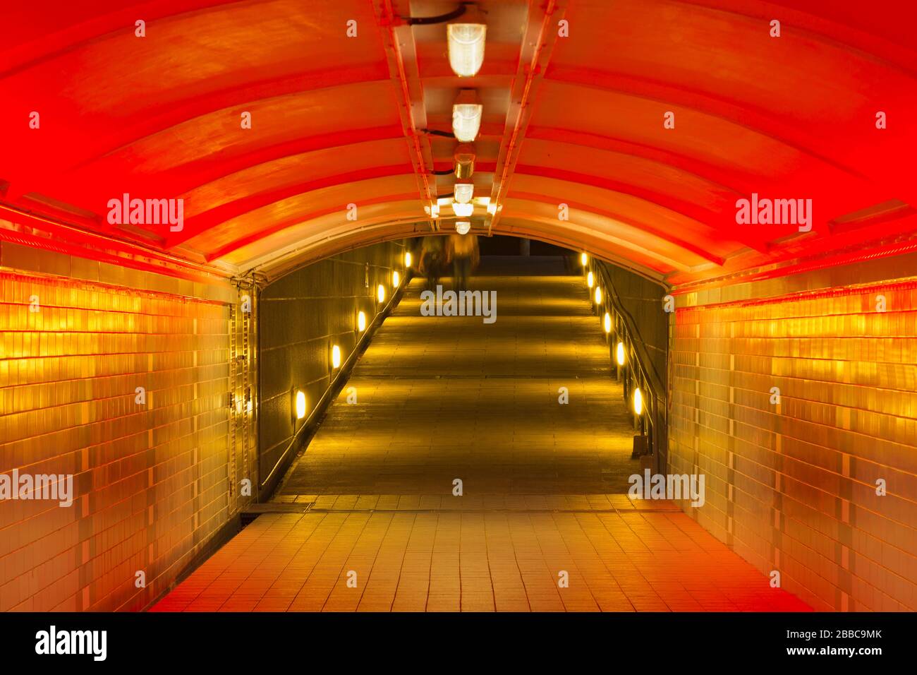 Fußgängertunnel unter der North Bridge Road, Finanzbezirk, Singapur, Asien Stockfoto