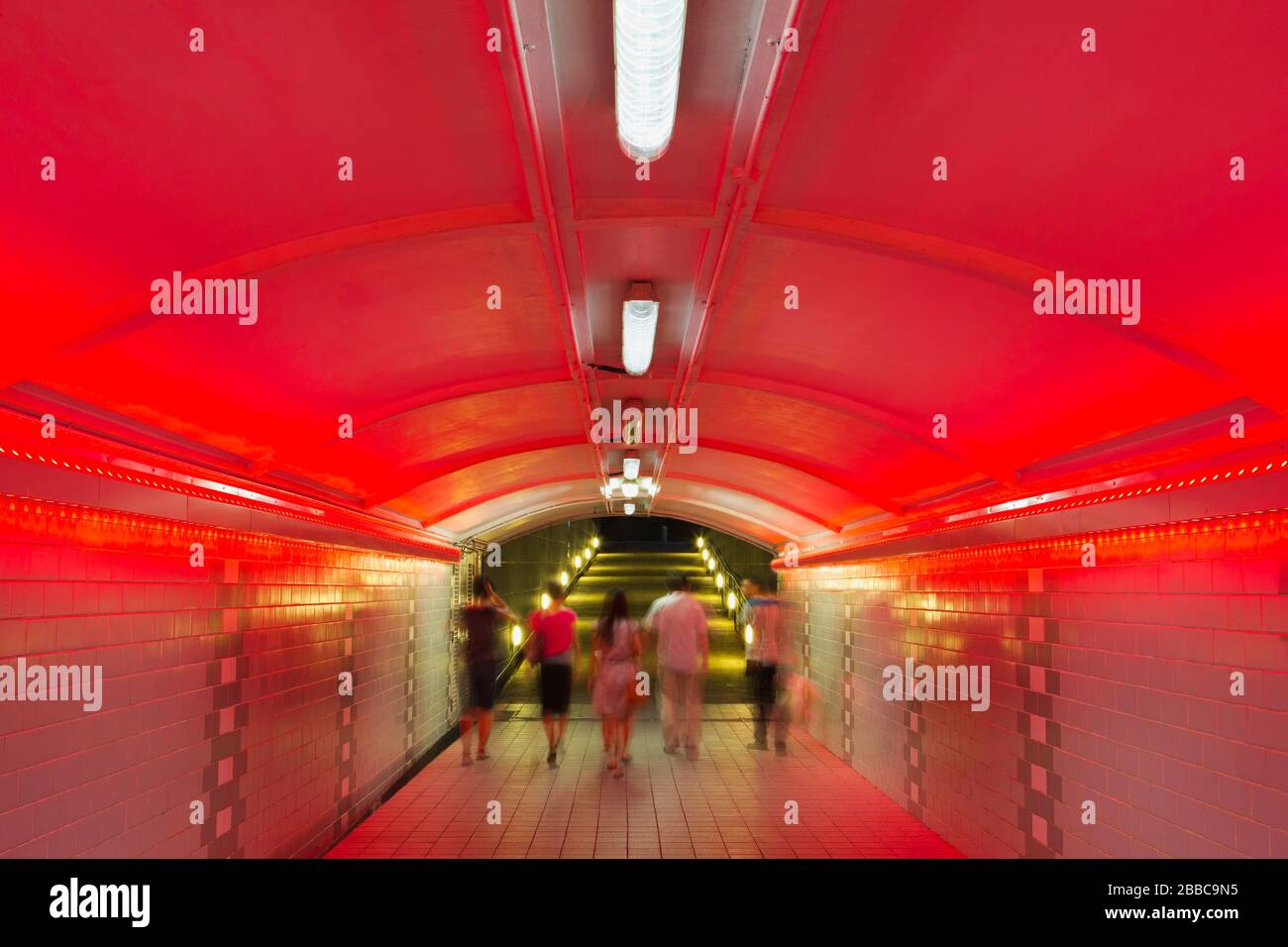 Fußgängertunnel unter der North Bridge Road, Finanzbezirk, Singapur, Asien Stockfoto