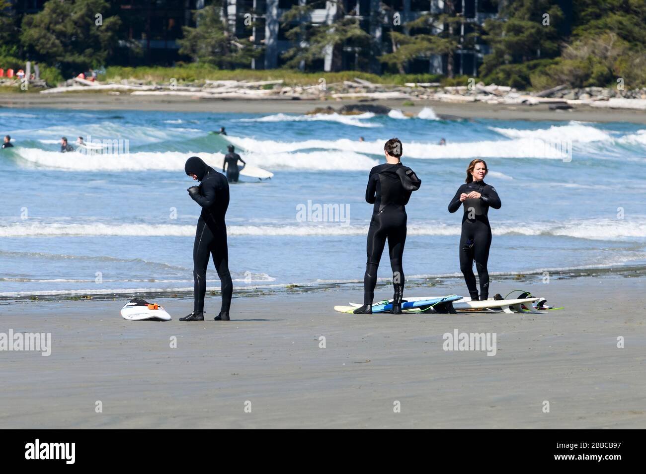 Premierminister Justin Trudeau und seine Frau, Sophie Grégoire Trudeau, am Chesterman Beach in der Nähe von Tofino, British Columbia. Stockfoto
