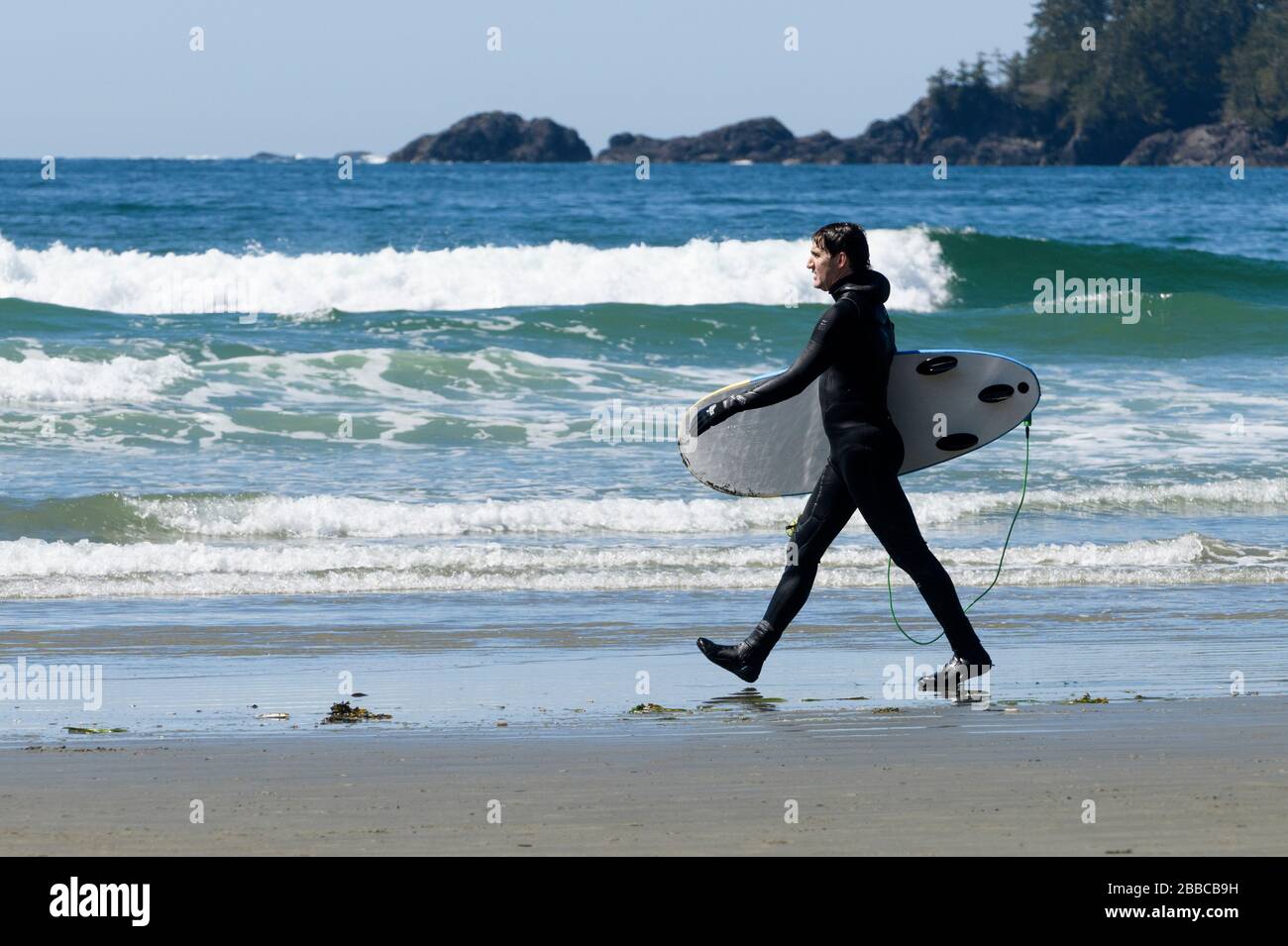 Premierminister Justin Trudeau spazieren am Chesterman Beach in der Nähe von Tofino, British Columbia. Stockfoto