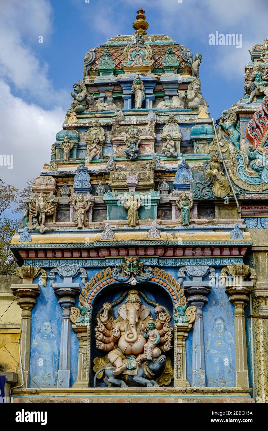 Madurai, Indien - März 2020: Detail des Meenakshi Amman Hindu-Tempels am 10. März 2020 in Madurai, Indien. Stockfoto