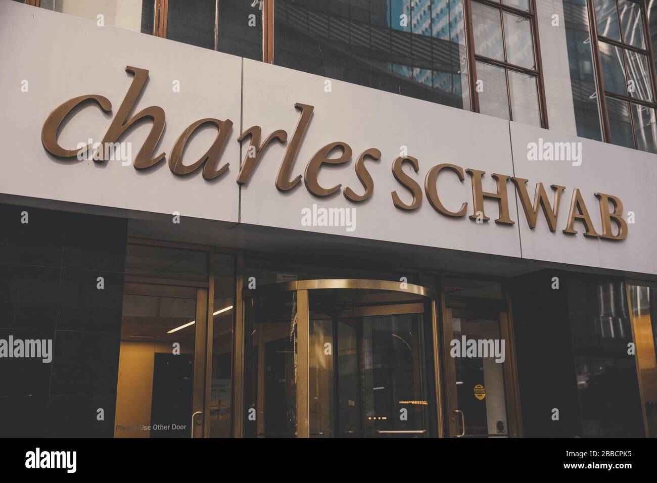 Charles Schwab Sign, New York Stockfoto