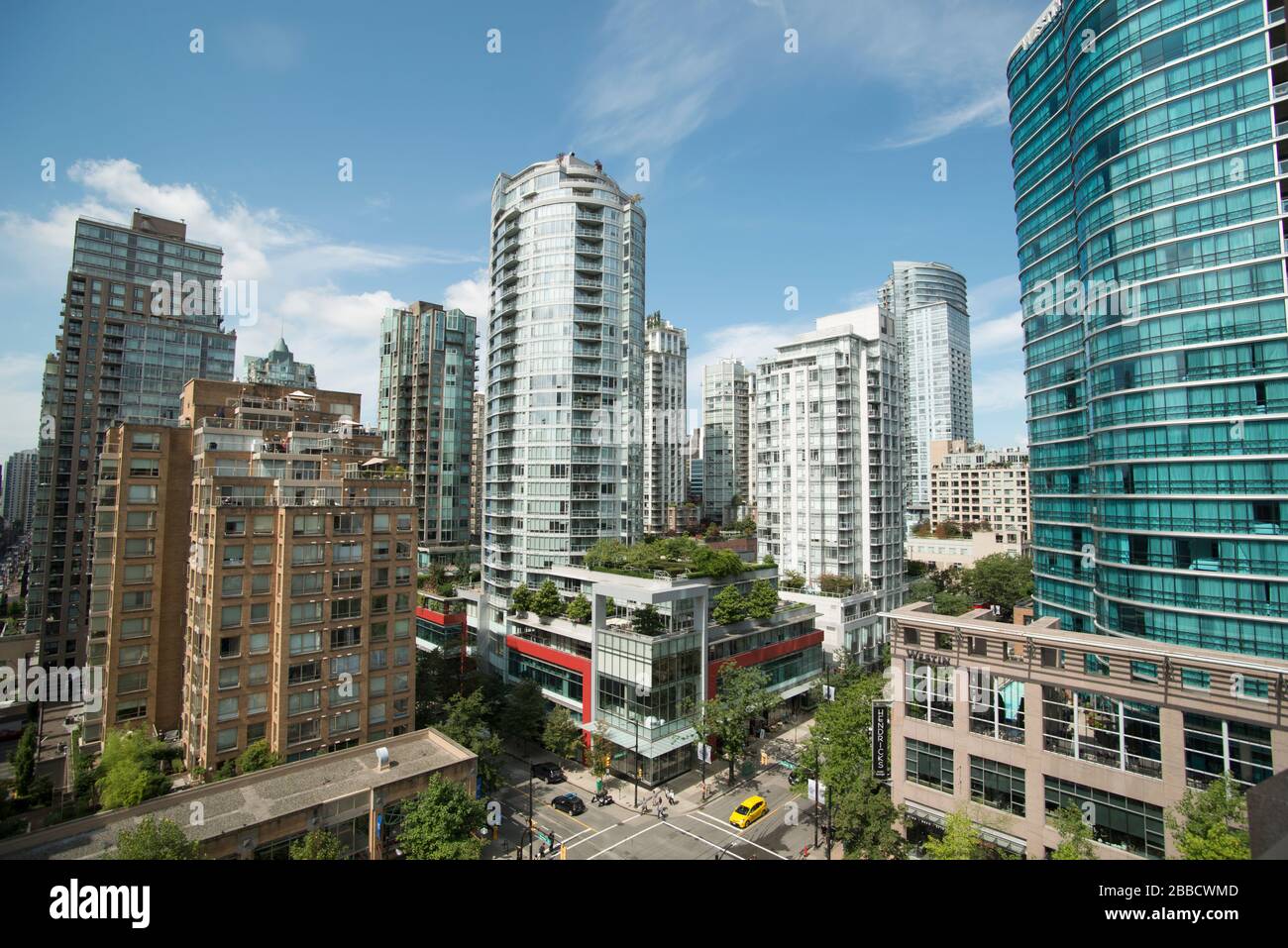 Die Kreuzung von Robson Street und Hamilton Street im Stadtzentrum von Vancouver, British Columbia, Kanada. Stockfoto