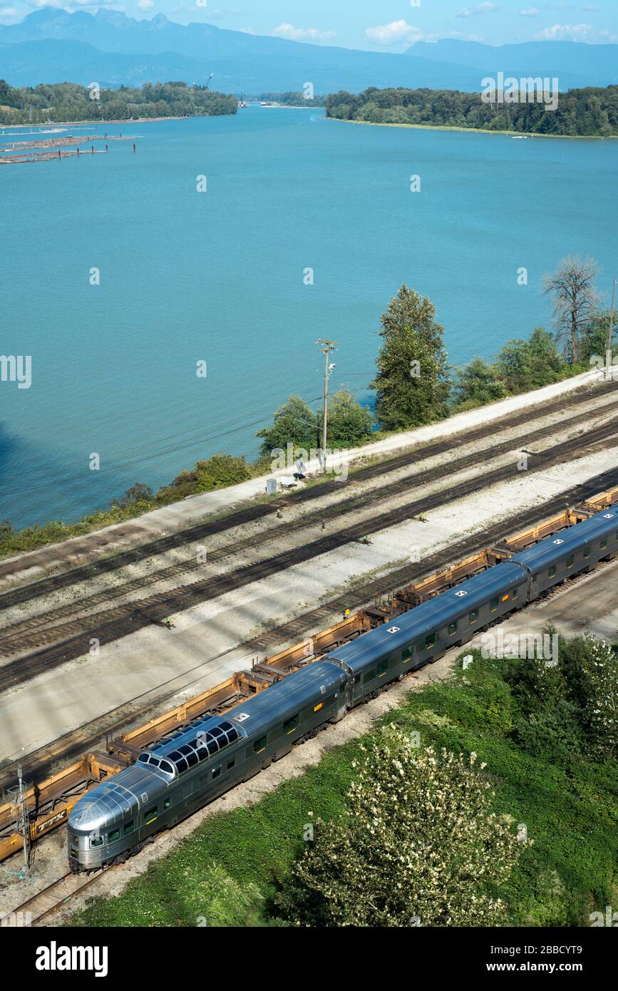 Der KANADISCHE Zug VIA Rail in Thornton Yard in Surrey, British Columbia, Kanada Stockfoto