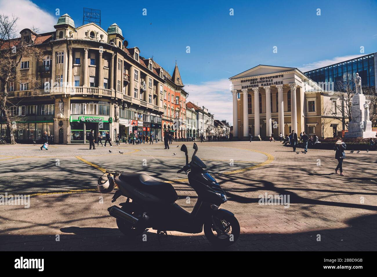 Roller auf dem Hauptplatz von Subotica geparkt Stockfoto