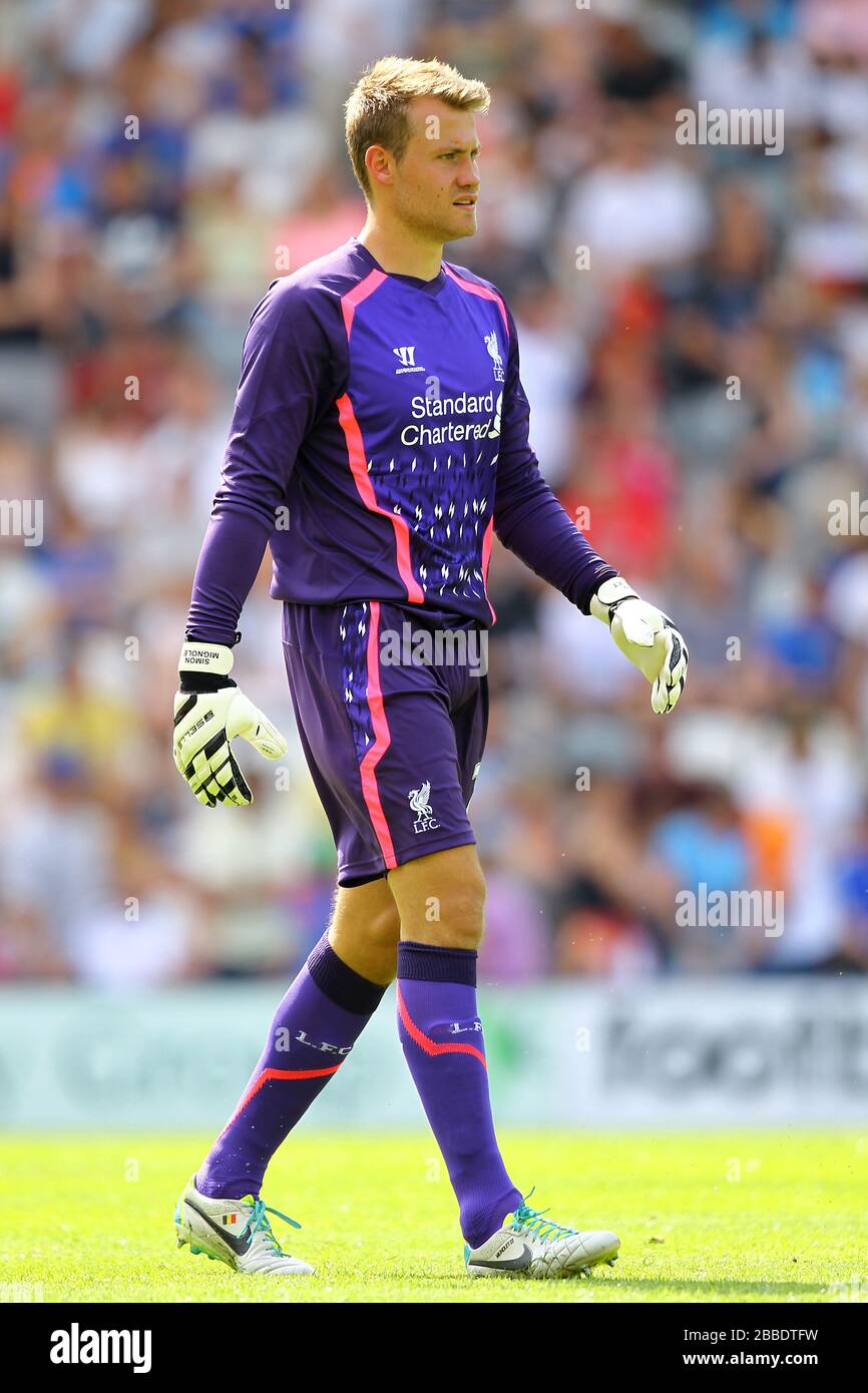 Simon Rugen Liverpool Il portiere del liverpool simon mignolet -Fotos und -Bildmaterial in ...