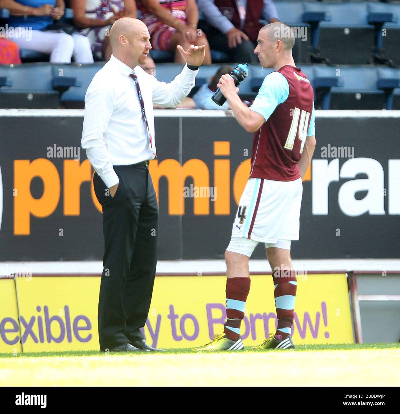 Burnleys Sean Dyche und David Jones während der Partie im Turf Moor. Stockfoto