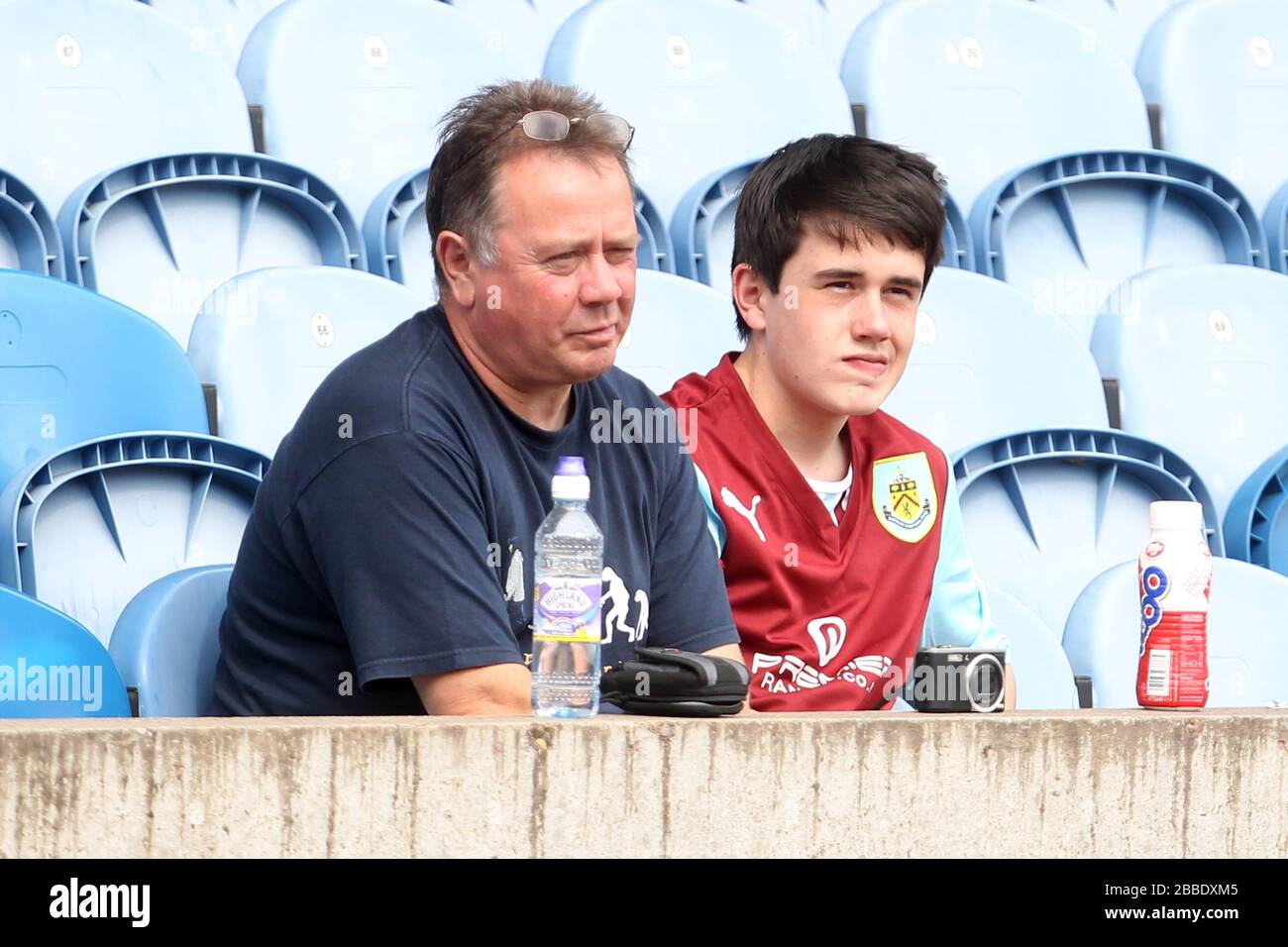 Burnley-Fans auf der Tribüne Stockfoto