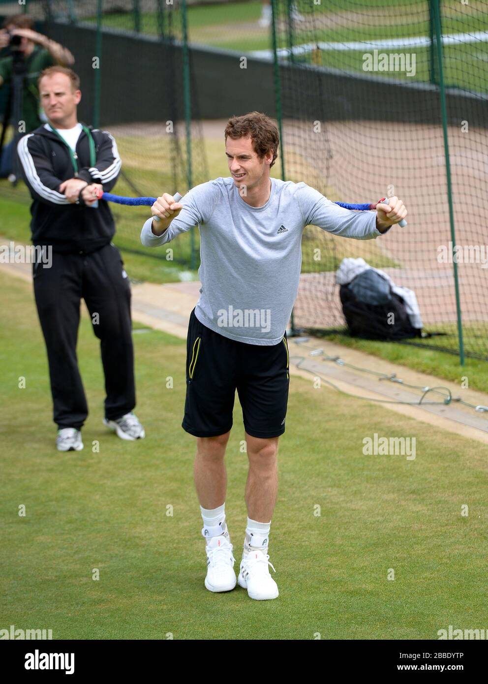 Andy Murray aus Großbritannien streckt sich während einer Übungssitzung Stockfoto
