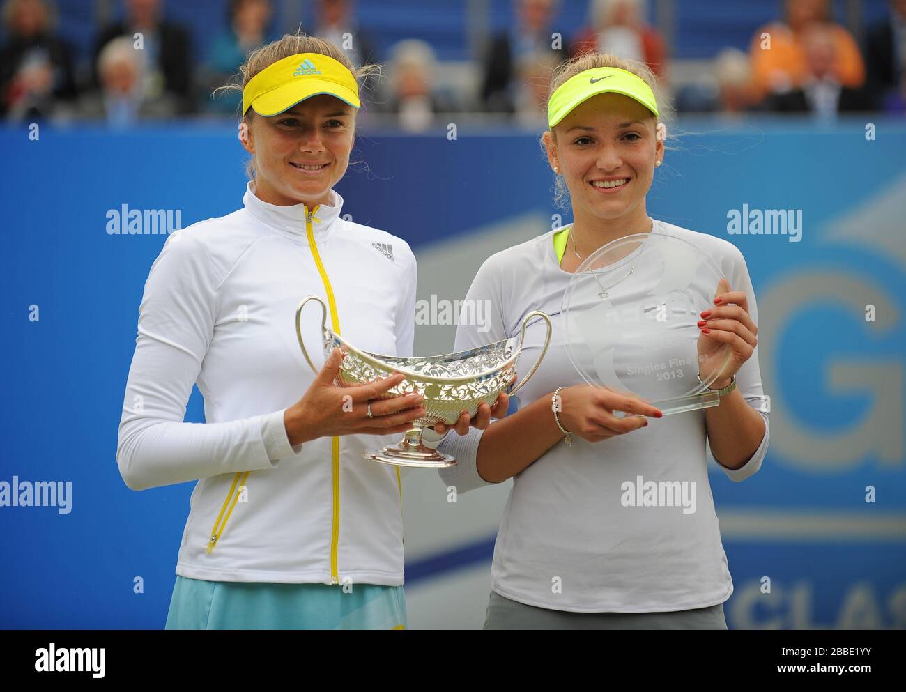 Aegon Classic-Siegerin 2013, Daniela Hantuchova (links) neben der Nebenläuferin, Kroatiens Donna Vekic. Stockfoto