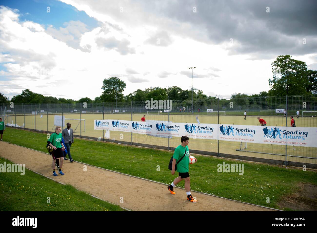 Beschilderung in den Streetgames Football Pools Fives in Chesterfield Stockfoto