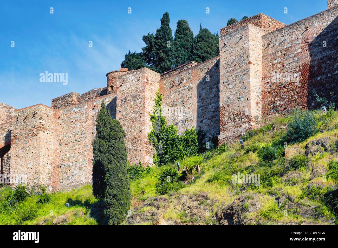 Málaga, Costa del Sol, Provinz Málaga, Andalusien, Südspanien. Mauern des maurischen Alcazaba. Stockfoto