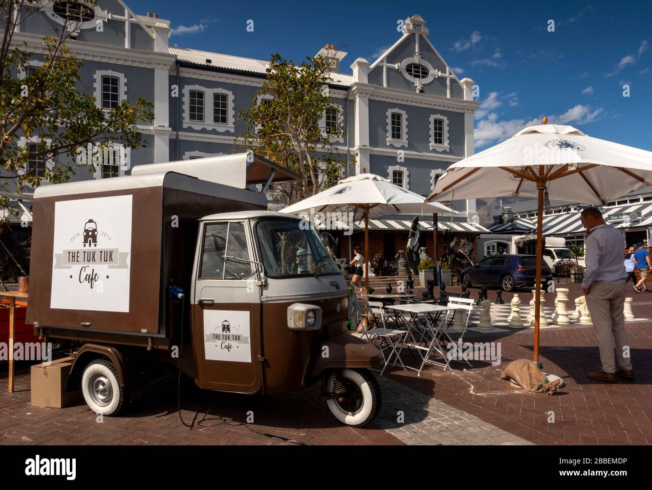 Südafrika, Westkaper, Kapstadt, Victoria und Alfred Waterfront, Tuk Tuk Café in Ape Autorickshaw van Stockfoto