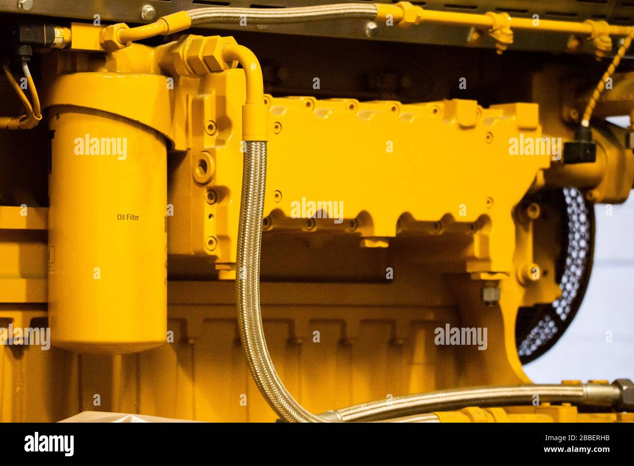 Fragment gelber Industriediesel für elektrischen Generator im Kraftwerk. Stockfoto