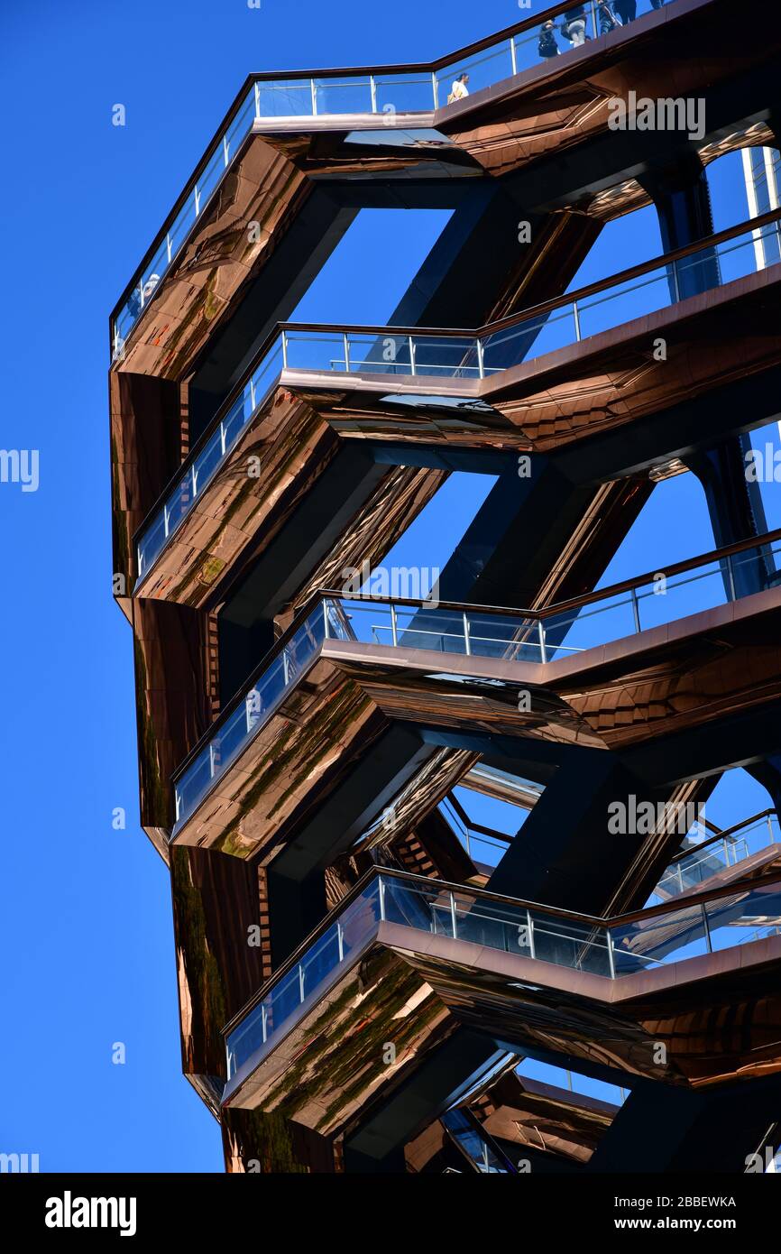 New York, USA - Sept, 2019: Tiefwinkelansicht des Gefäßabschnitts (Architekt Thomas Heatherwick), Hudson Yards Staircase, beim Hudson Yards Distribution Stockfoto