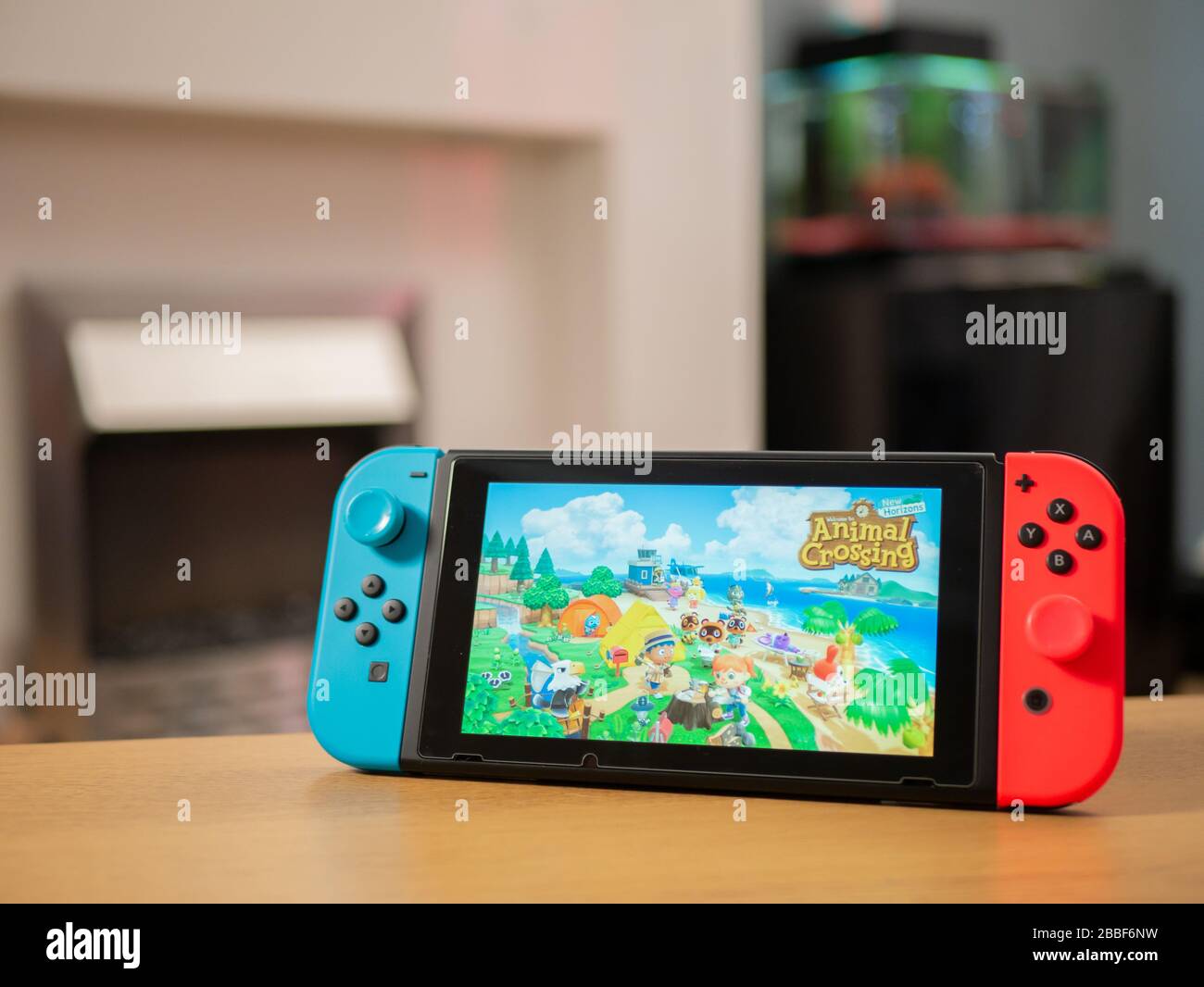 Großbritannien, März 2020: Nintendo Switch Spielekonsole Animal Crossing New Horizons Game Stockfoto