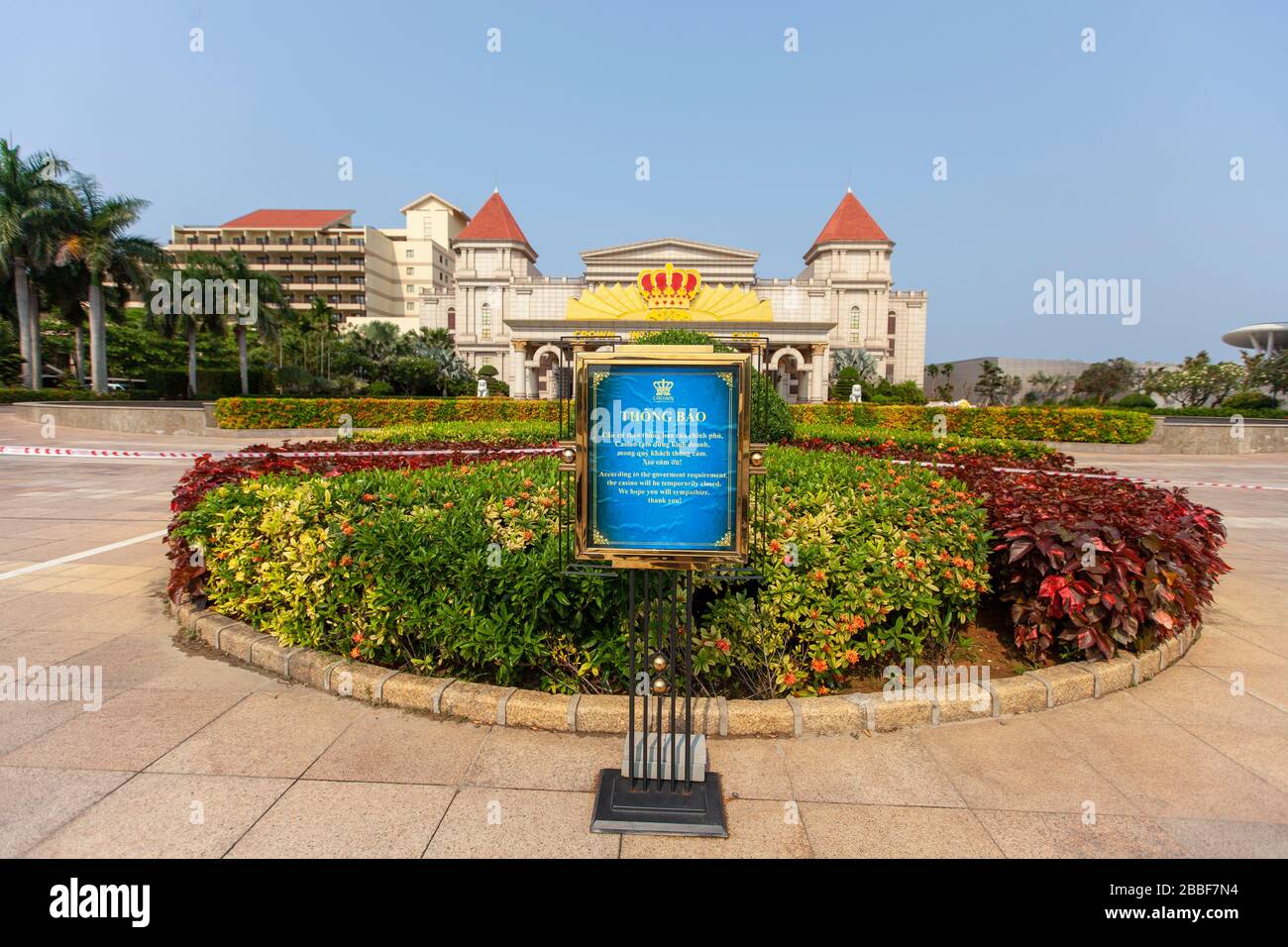 Da Nang, Vietnam. März 2020. Die beliebten Strände von da Nang wurden gesperrt, um die Verbreitung des COVID-19-Virus zu verhindern. Hier wurde ein Casino vorübergehend geschlossen. (Foto Credit: Gonzales Foto/Alamy Live News Stockfoto