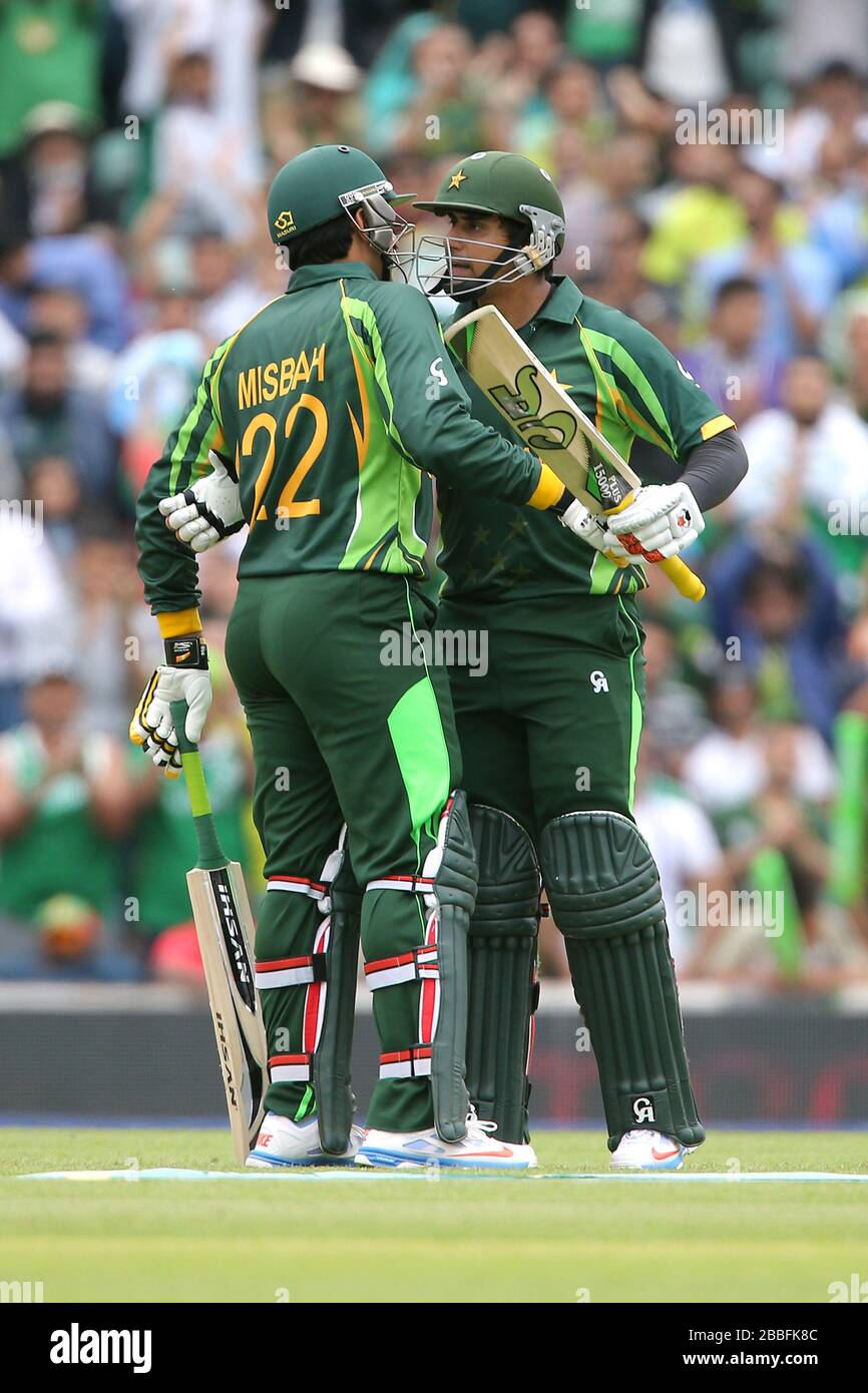 Pakistans Misbah -ul-Haq (links) und Nasir Jamshed Stockfoto