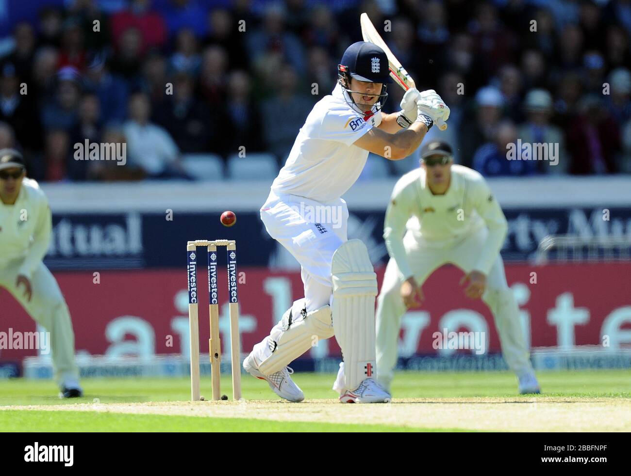 Englands Kapitän Alistair Cooke beim zweiten Investec Test Match in Headingley, Leeds. Stockfoto