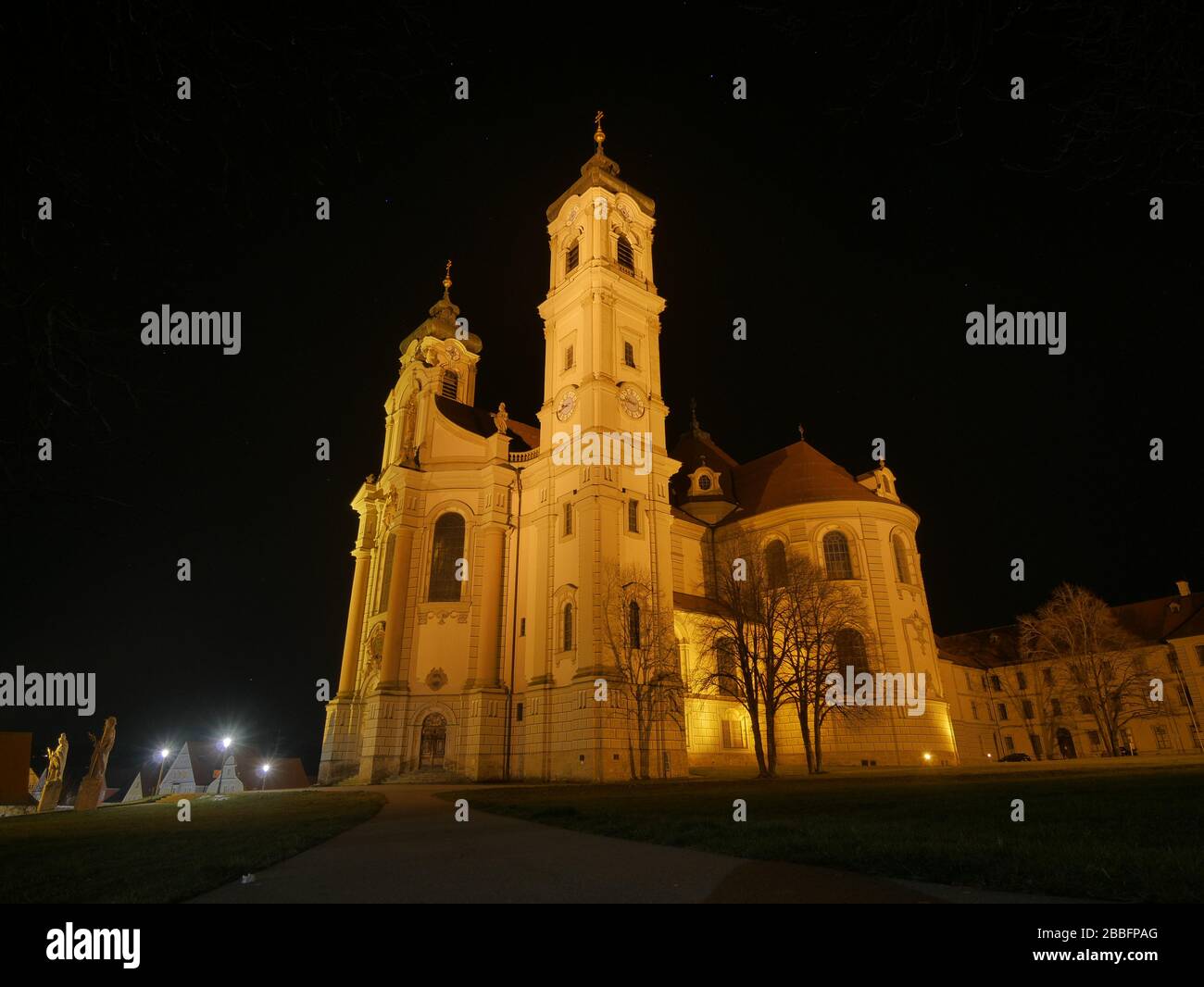 Ottobeuren, Deutschland: Die Basilika der Abtei in der Nacht Stockfoto