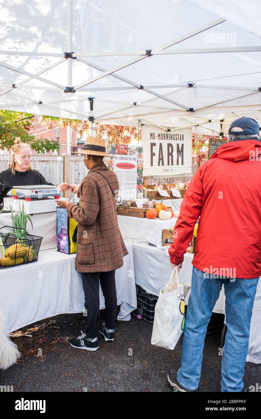 Great Barrington, Massachusetts, USA - 26. Oktober 2019: Great Barrington Farmer's Market Stockfoto