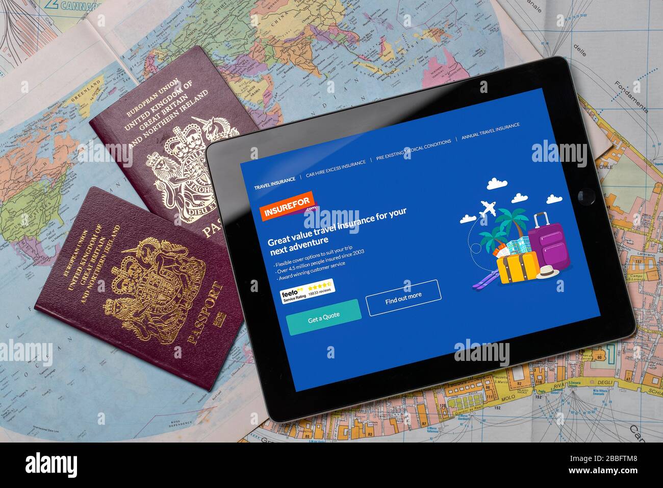Insurefor.com Travel Insurance Website auf einem iPad oder Tablet. (Nur redaktionelle Verwendung) Stockfoto
