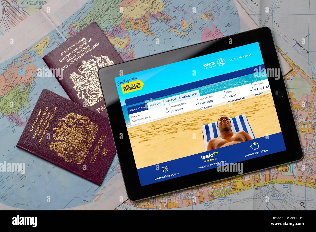 Auf der Beach Travel Website auf einem iPad oder Tablet. (Nur redaktionelle Verwendung) Stockfoto