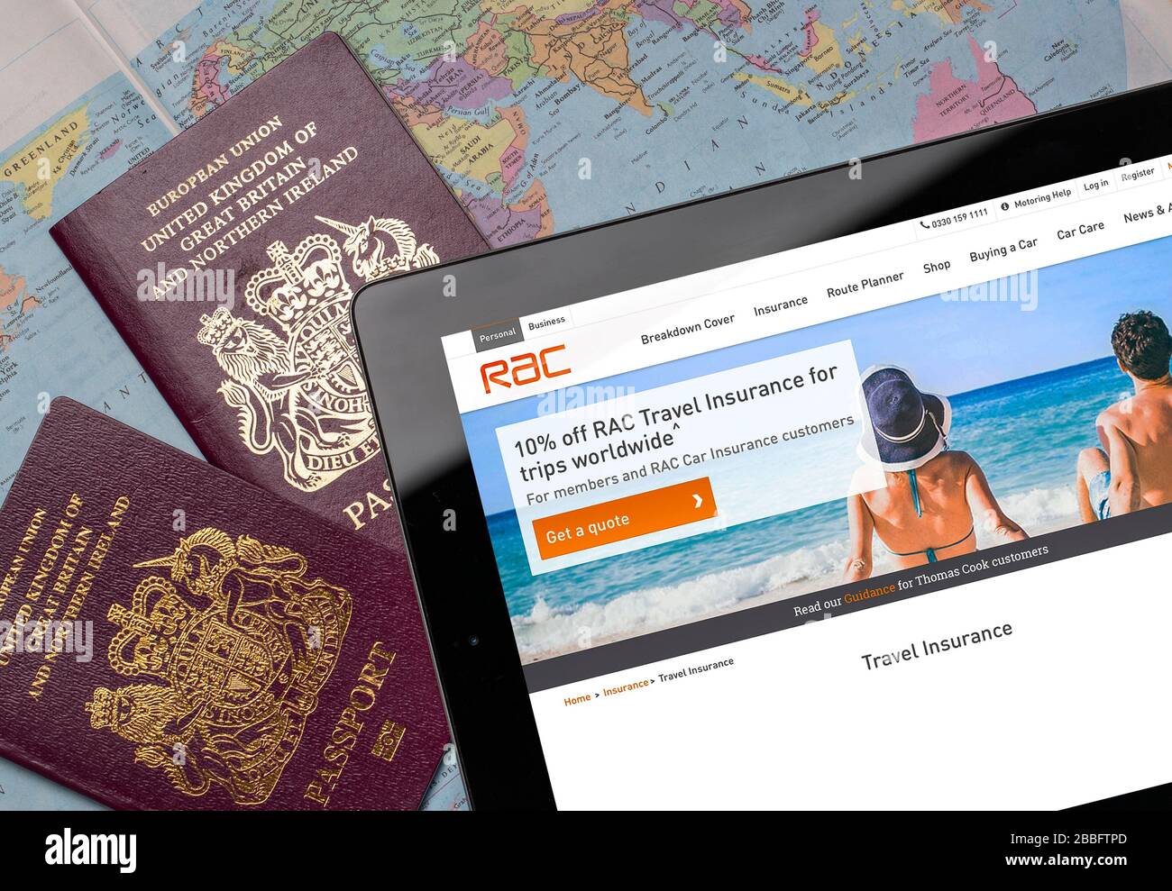 RAC Travel Insurance Website auf einem iPad oder Tablet. (Nur redaktionelle Verwendung) Stockfoto