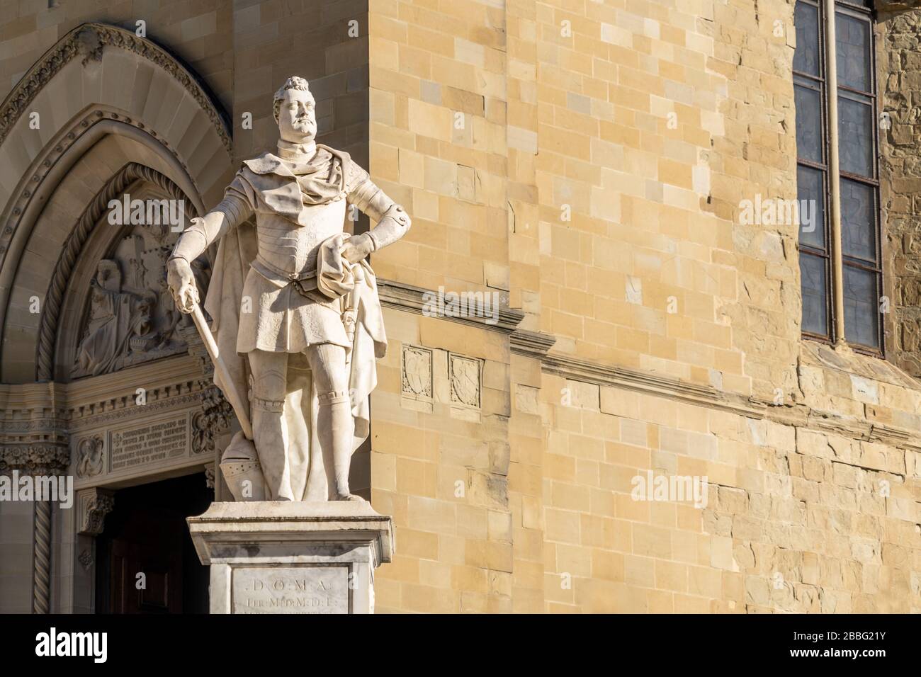 Arezzo, Toskana, Italien, Statue des Großherzögen der Toskana, Ferdinando i de Medici, monumentale Statue, die 1594 aufgestellt wurde. Stockfoto