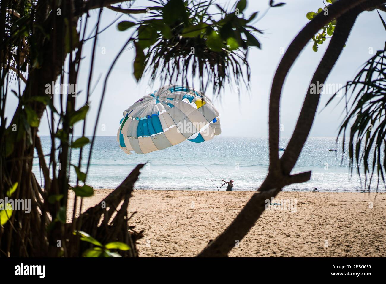 Parasailing, Phuket Island, Thailand, Asien Stockfoto