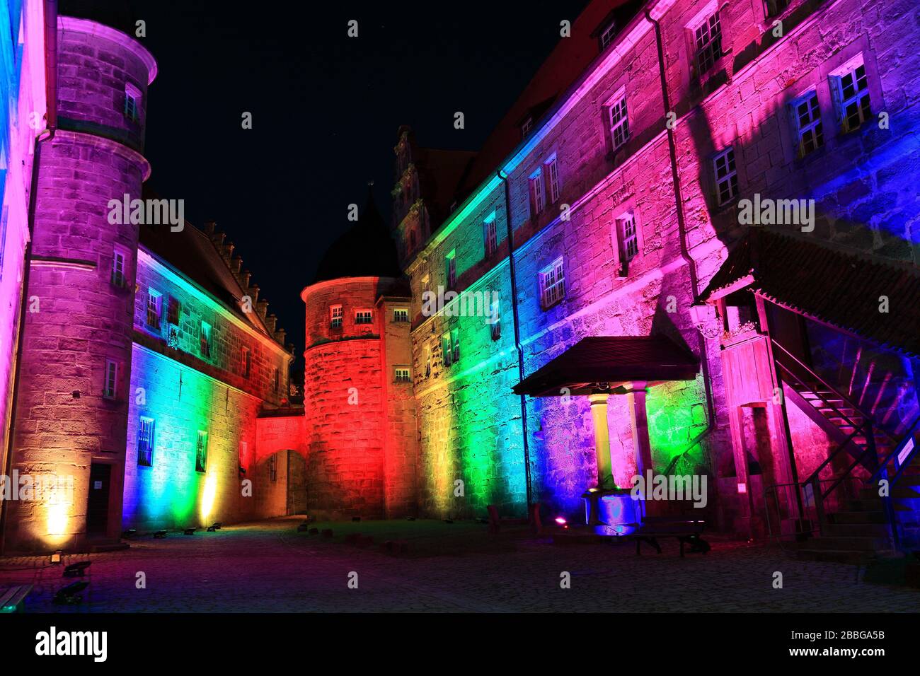 Burg Veste Kronach, beleuchtet bei der jährlichen Veranstaltung Kronach glänzt, Oberfranken, Deutschland / Burg Veste Kronach, erleuchtet bei der jährlichen ve Stockfoto