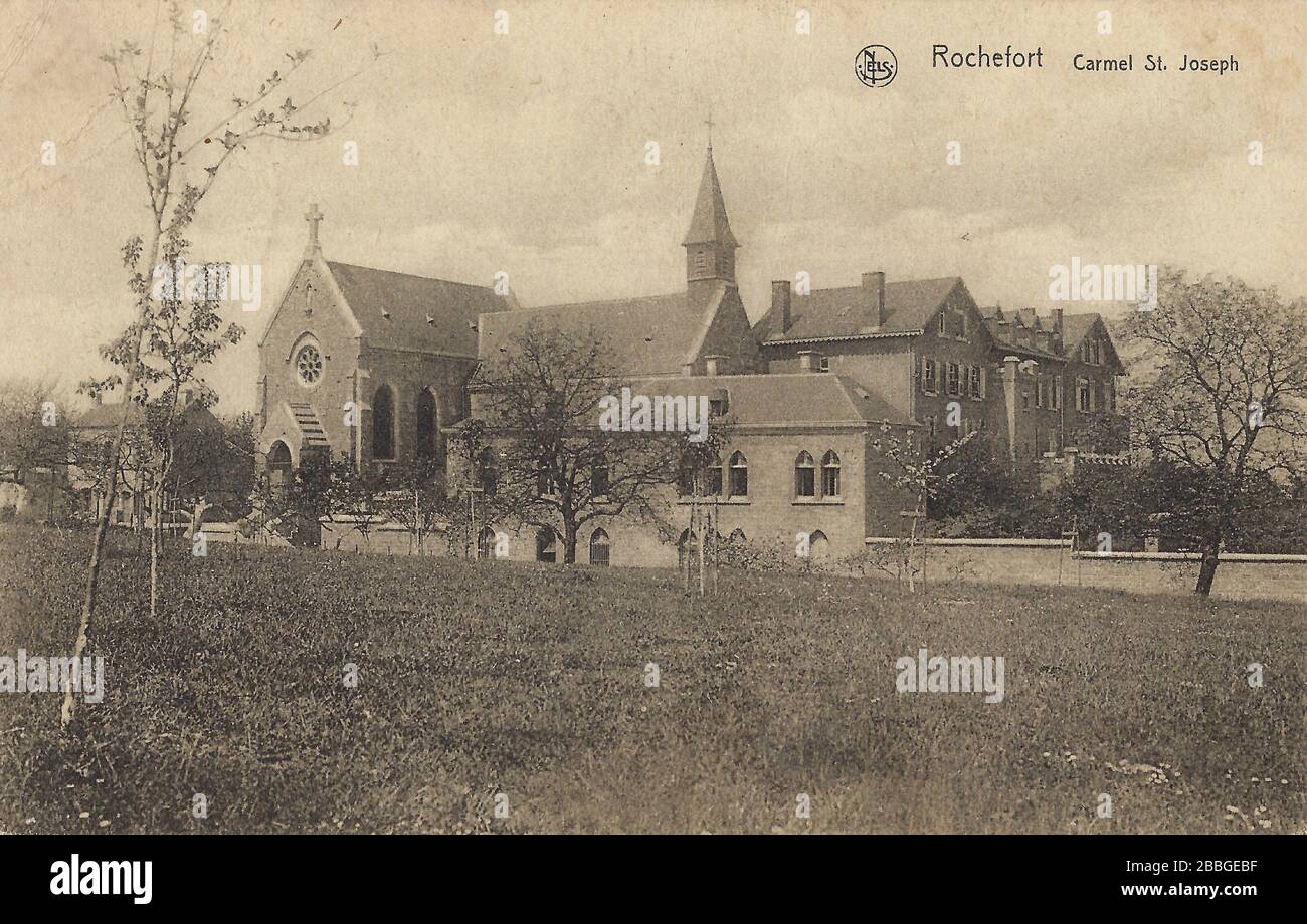 Postkarte aus der Zeit um 1918, die den Karmel St. Joseph zeigt, heute die Stätte von Ecole Les Capucines in Rochefort in Belgien Stockfoto