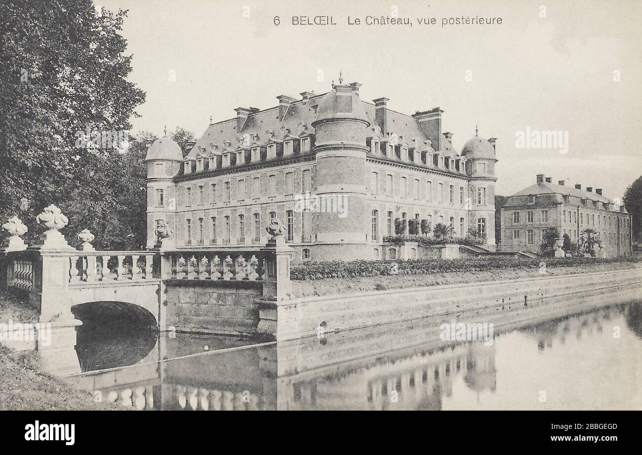 Vintage-Postkarte aus den Jahren 1910-1930er Jahren von der Edition Georges Dath. Im Château de Beloeil, 6. "Le château, vue postérieure" in der Gemeinde Stockfoto