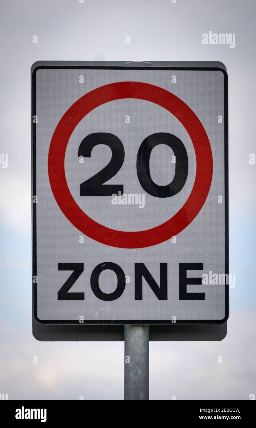 Geschwindigkeitsbegrenzungszone mit 20 mph, Cheshire, England, Großbritannien Stockfoto