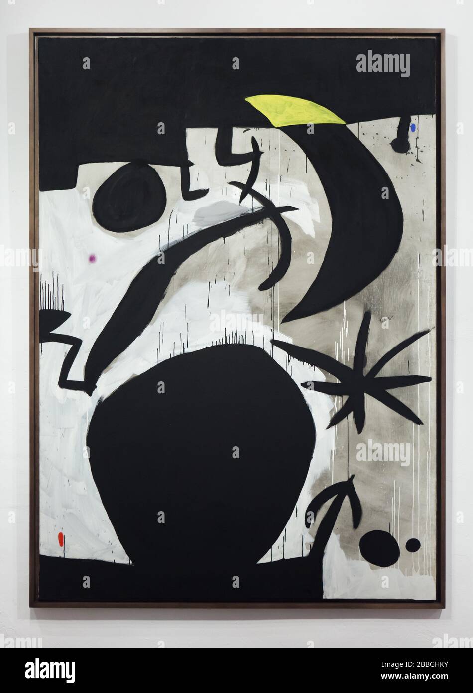 Gemälde des spanischen Modernistenmalers Joan Miró mit dem Titel "Frau und Vogel in der Nacht" (1974) in der Fundació Joan Miró (Joan Miró-Stiftung) in Barcelona, Katalonien, Spanien. Stockfoto