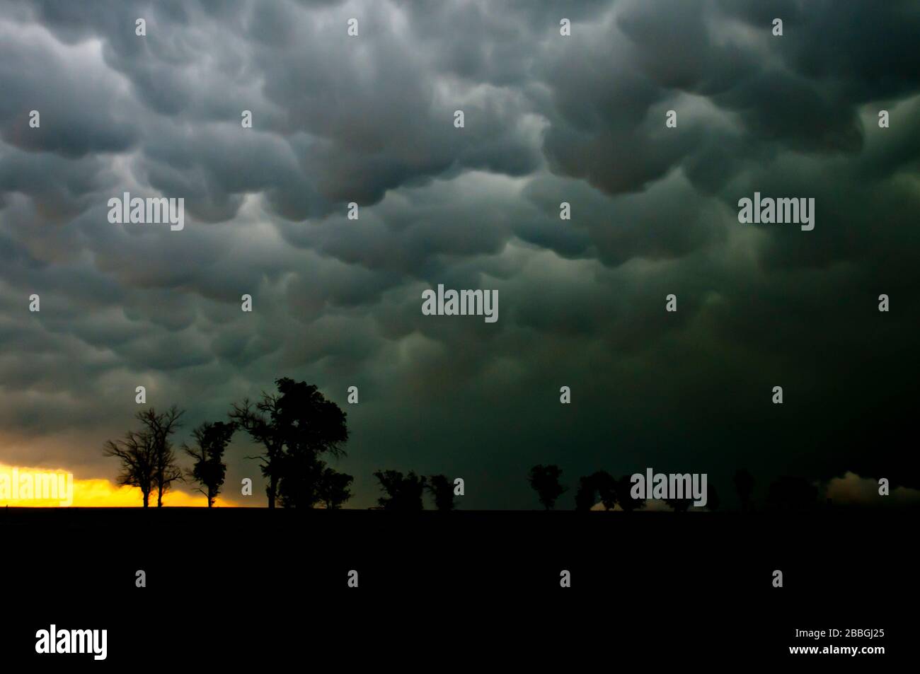 Mammatus-Wolken und Sturm rollen über Nebraska Vereinigte Staaten Stockfoto
