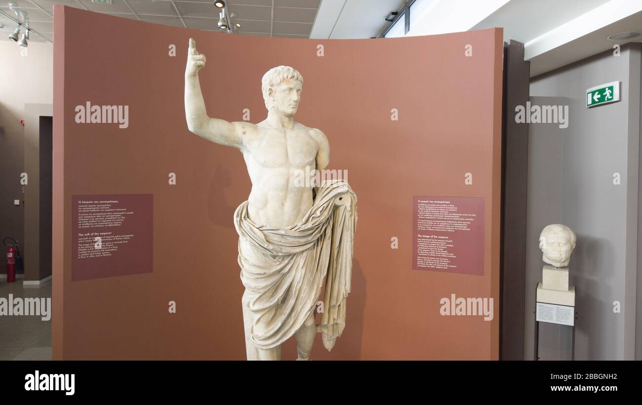 Marmorstatue von Gaius Julius Cäsar Octavianus im Archäologischen Museum von Saloniki Stockfoto