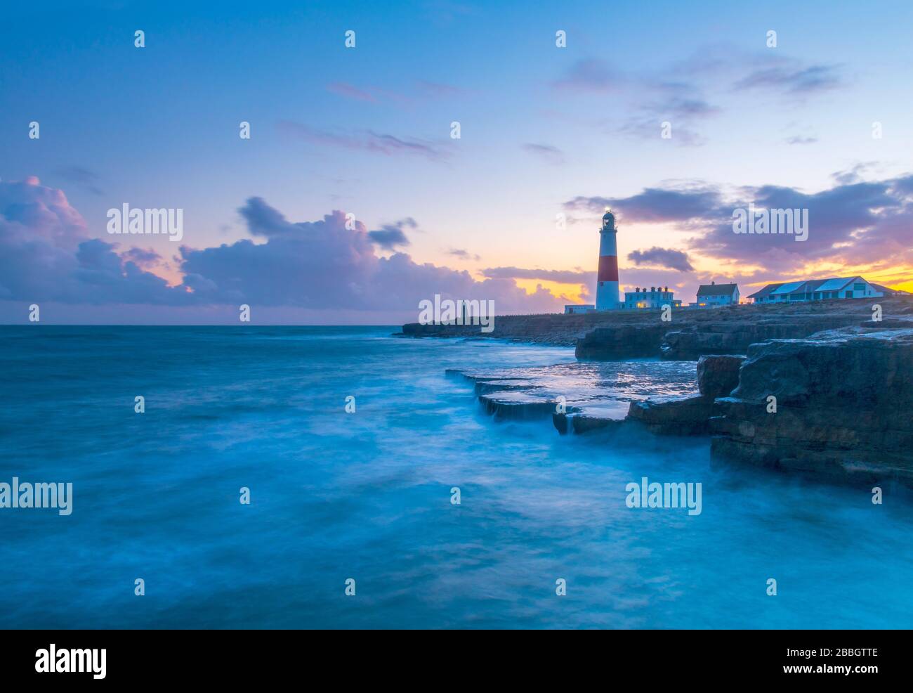 Großbritannien, England, Dorset, Portland Bill, Portland Bill Lighthouse, Sonnenuntergang Stockfoto