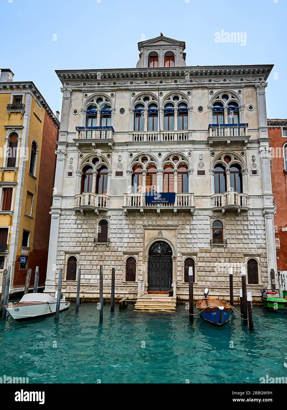 Venedig, die Hauptstadt der norditalienischen Region Venetien, liegt auf 118 kleinen Inseln in einer Lagune in der Adria. Es hat keine Straßen, nur Kanäle, li Stockfoto