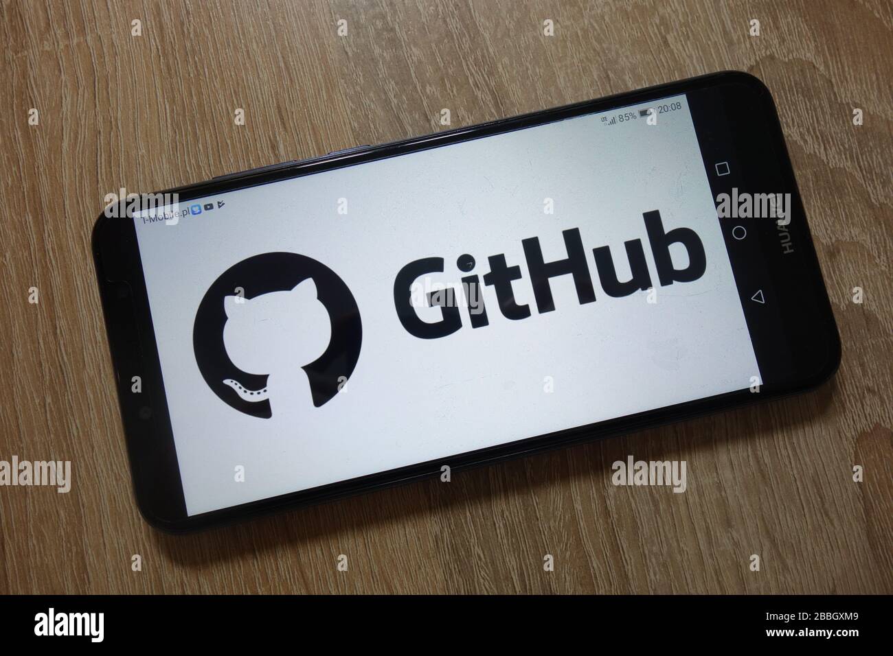 Das GitHub Logo wird auf dem Smartphone angezeigt Stockfoto