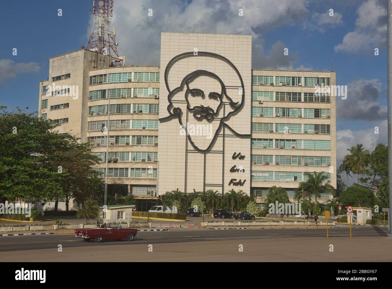 Chevy Cruising vor Fidel, Plaza de la Revolucion, Havanna, Kuba Stockfoto