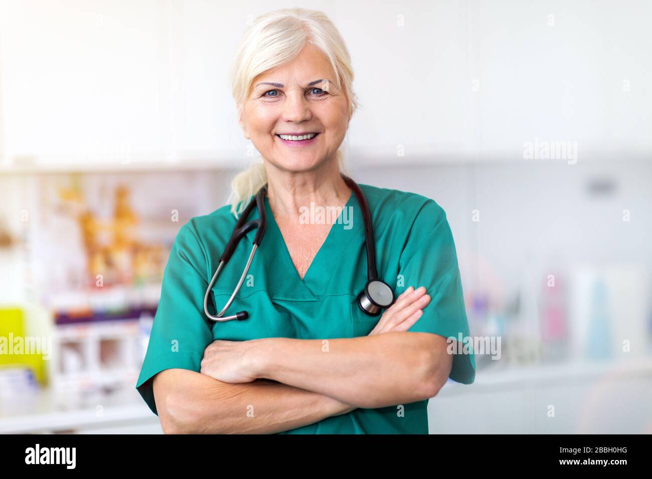 Oberärztin in ihrem Büro Stockfoto