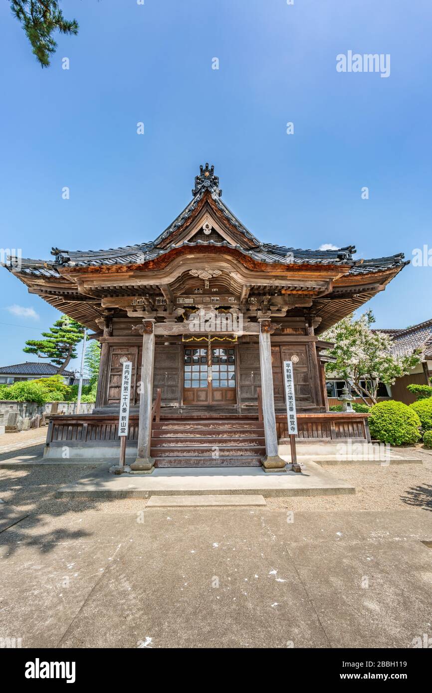 Tsuruoka, Yamagata, Japan - 3. August 2019: Ryukakuji-Tempel (Dragon Kakuji-Tempel) Shingon Buddhistischer Tempel. Shinzan-do Hall. Stockfoto