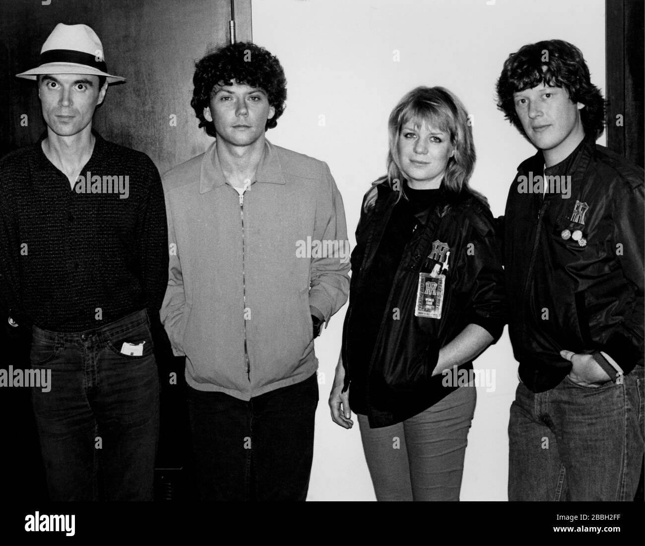 Talking Heads fotografierten in Philadelphia während ihrer World Tour. September 1982. L-r: David Byrne, Jerry Harrison, Tina Weymouth & Chris Frantz. Kredit: Scott Weiner / MediaPunch Stockfoto