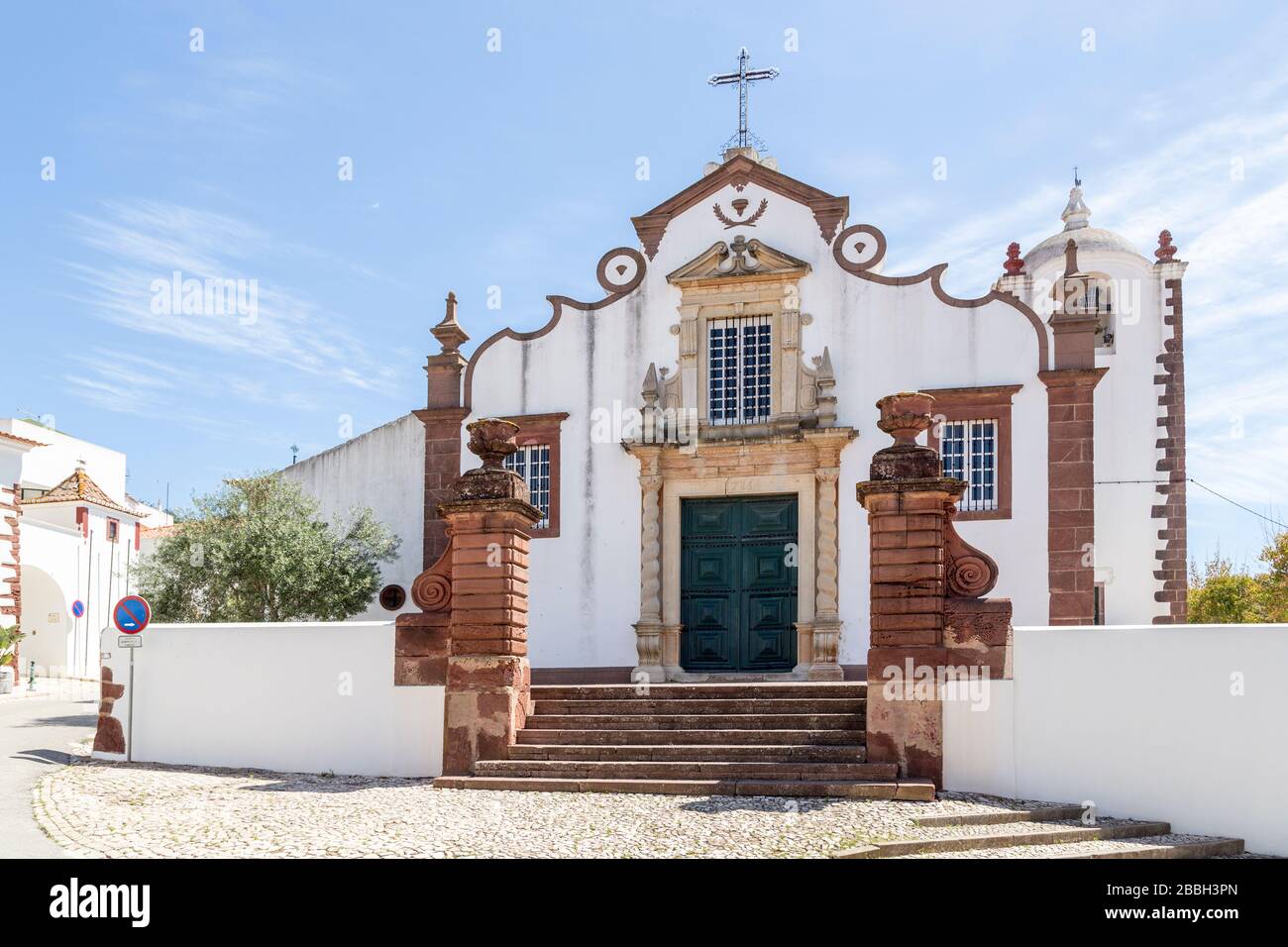 Kirche aus dem 16. Jahrhundert in Sao Bartolomeu de Messines, Algarve, Portugal Stockfoto