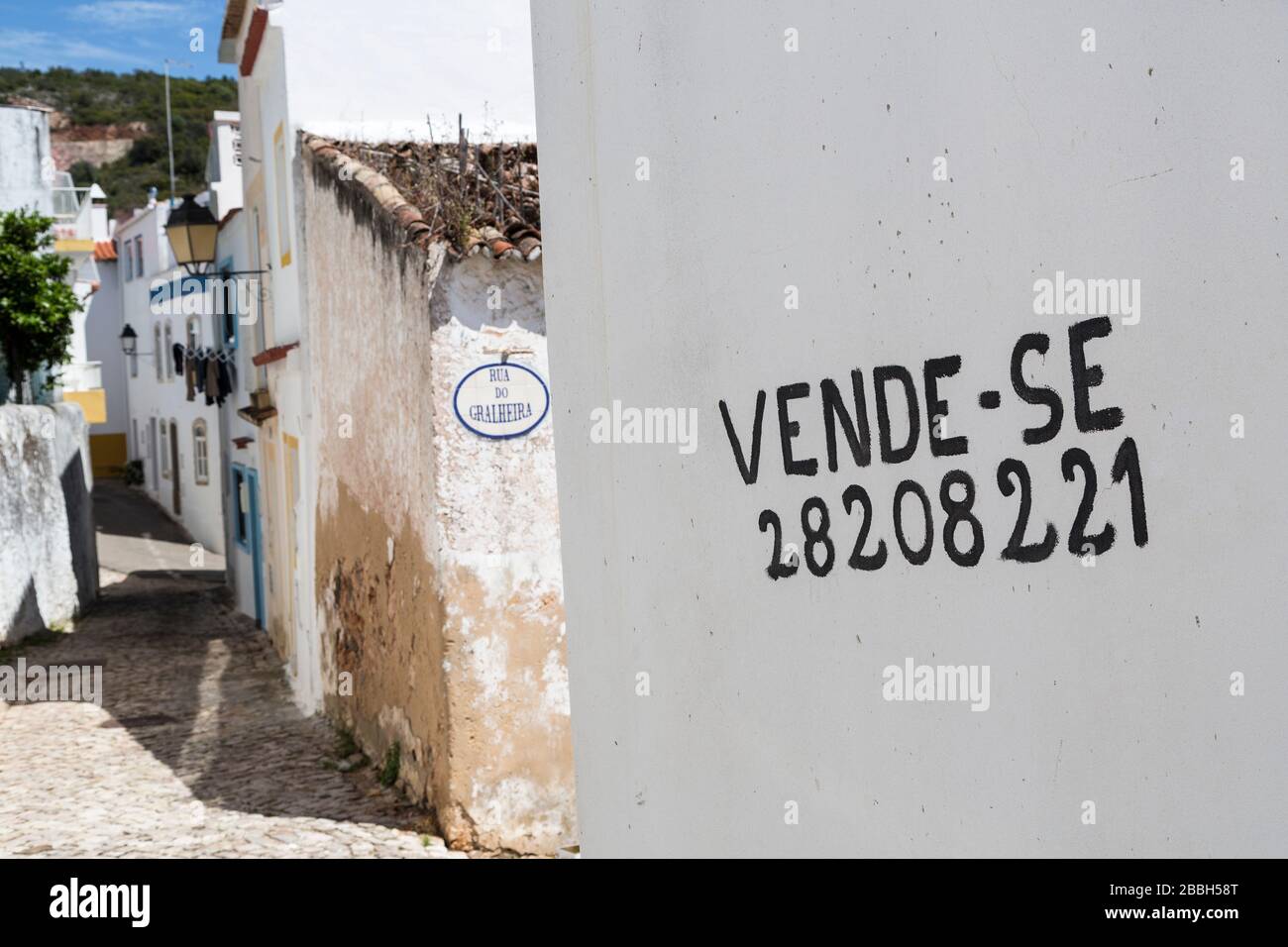 Zum Verkauf an Hauswand, alte, Algarve, Portugal Stockfoto