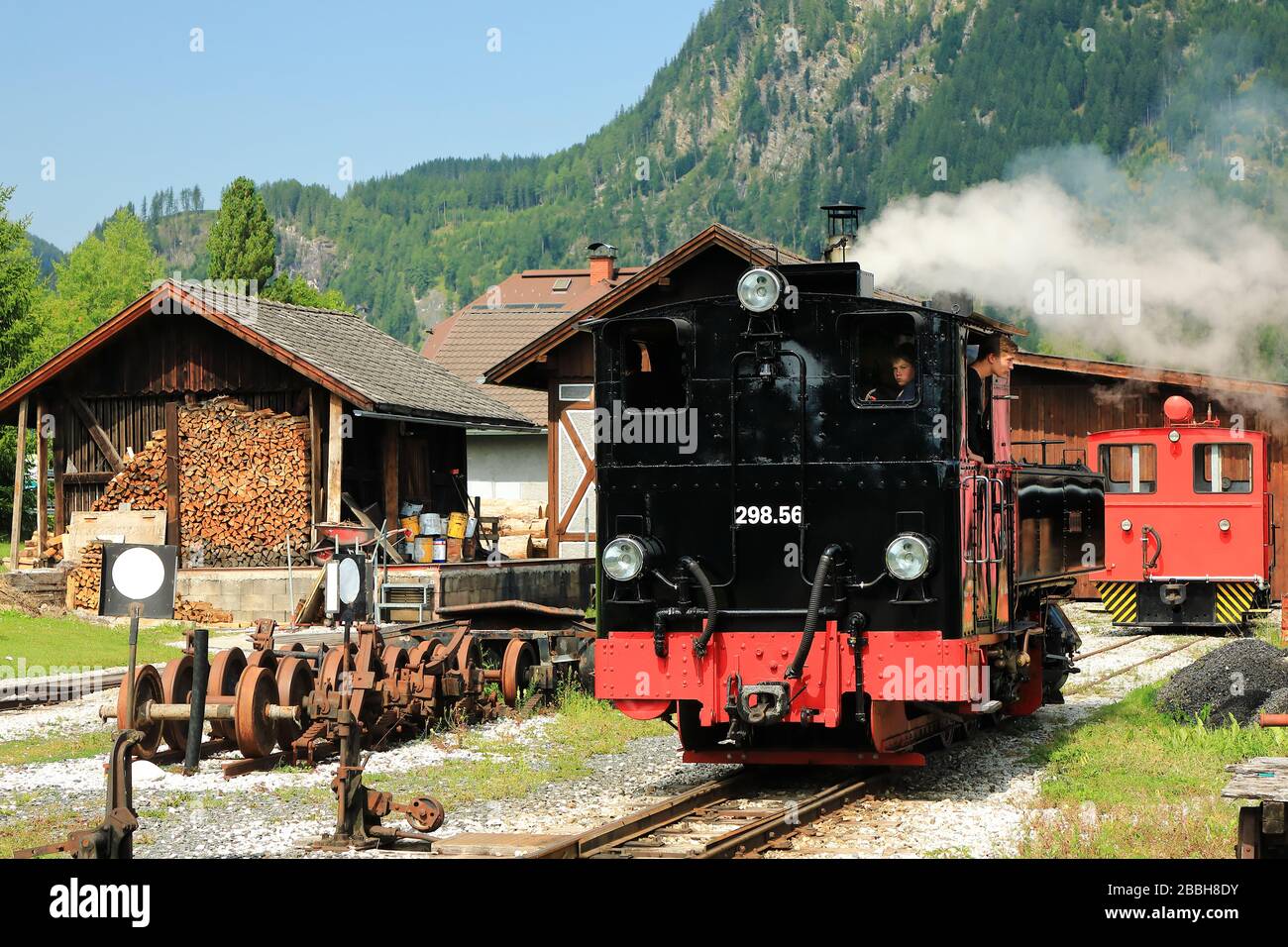 Taurachbahn mit Dampfzug im Einsatz Stockfoto