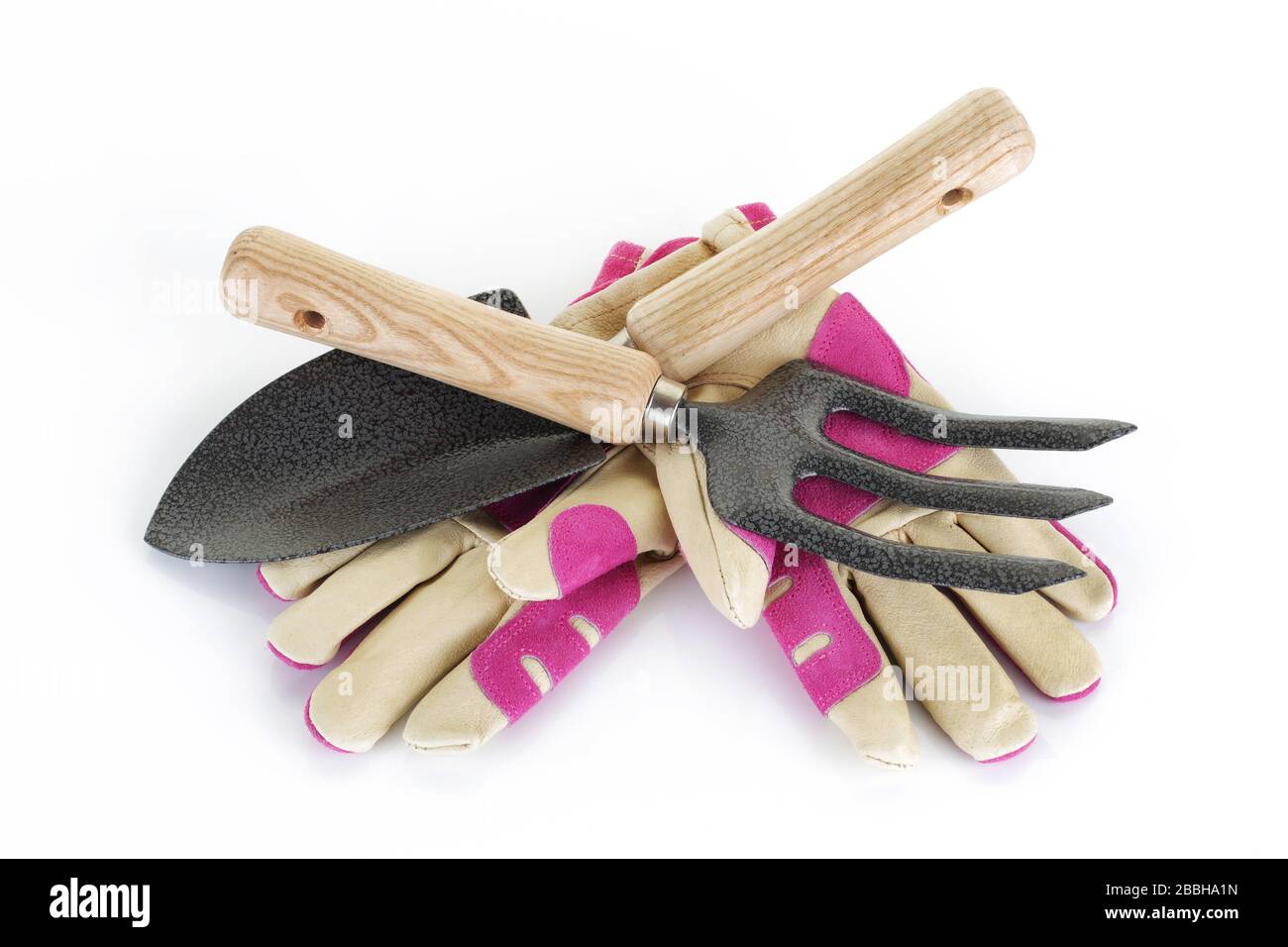Gartengabel und Handschuhe auf weiß Stockfoto